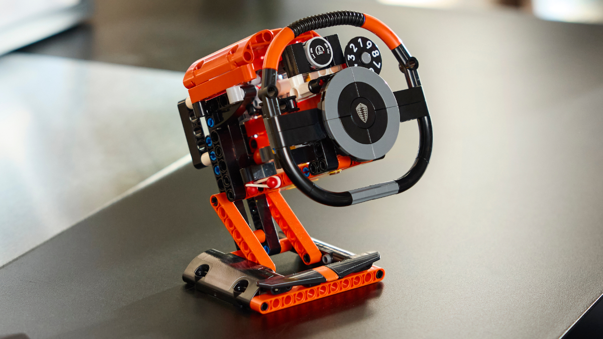 Take a closer look at LEGO Technic Koenigsegg's GWP