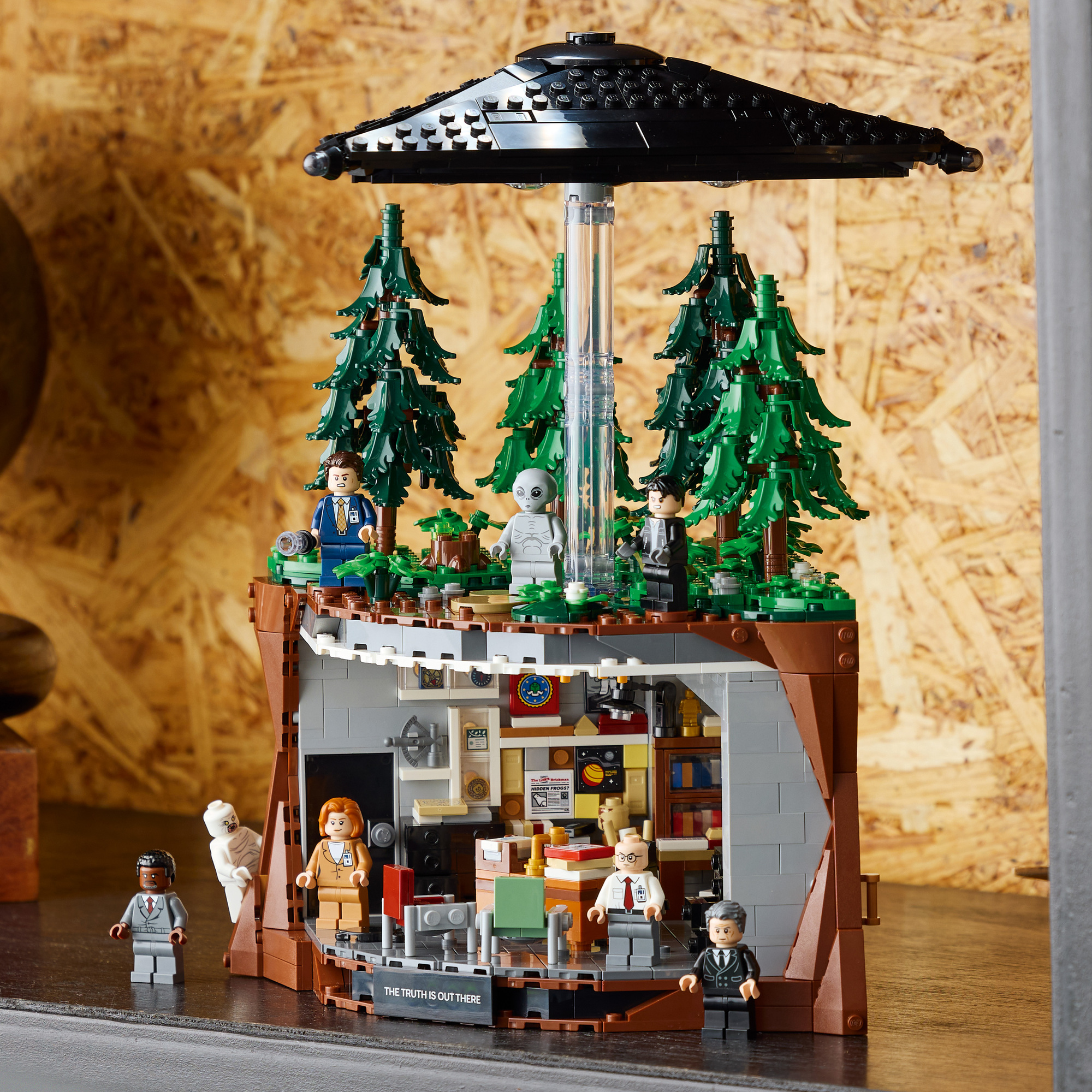 LEGO Ideas 21369 The X-Files_xvwNzLBVmxQ8