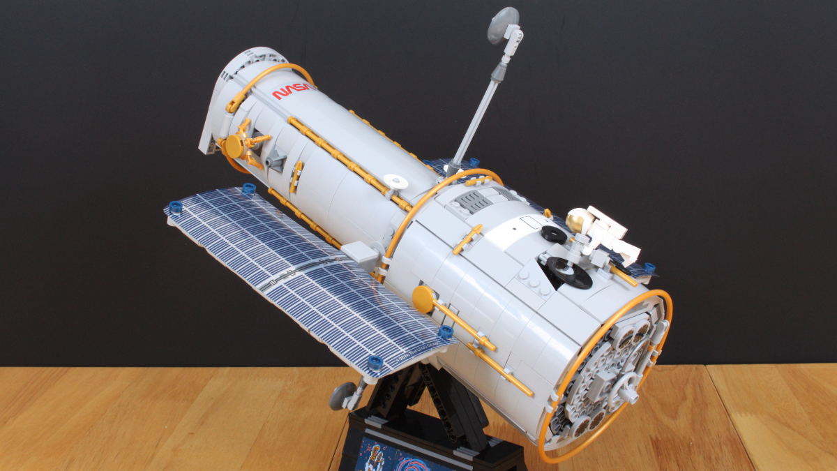 LEGO Icons 11382 Hubble Space Telescope review