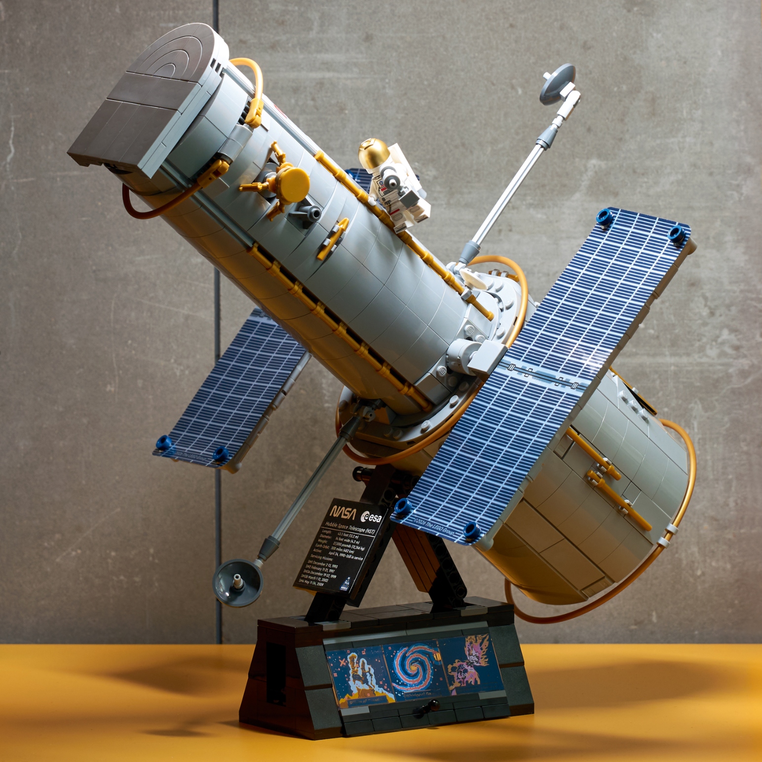 LEGO-Icons-11382-Hubble-Space-Telescope-32-176890132588