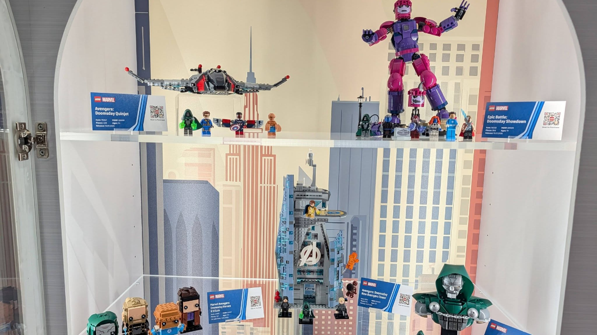 Closer look at new LEGO Marvel sets on last day of Comic-Con