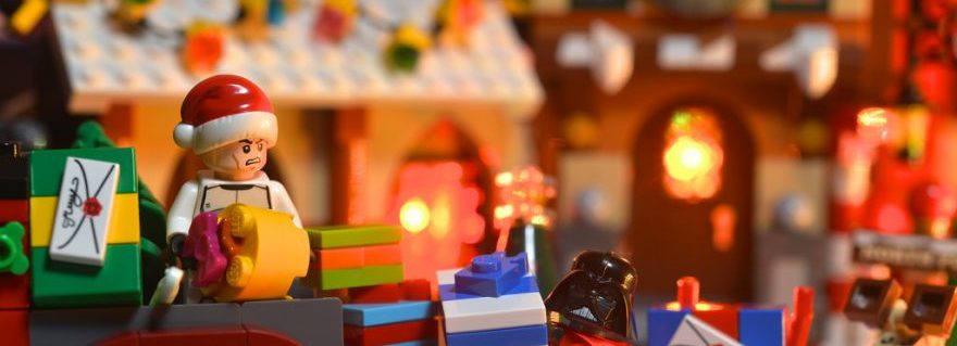 LEGO Darth præsenterer e1481292350611