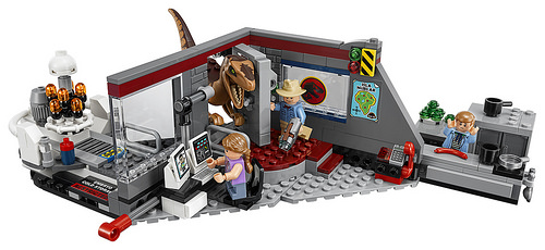 LEGO Jurassic Park 75932 Velociraptor Chase 3