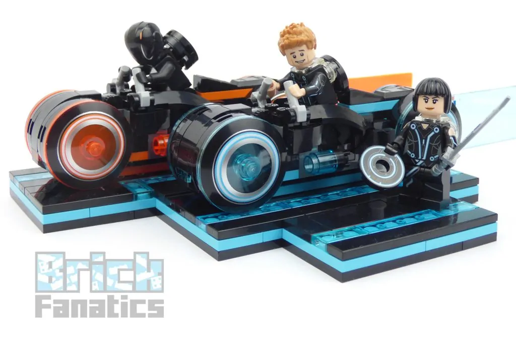 Enhance your LEGO Ideas 21314 TRON Legacy display