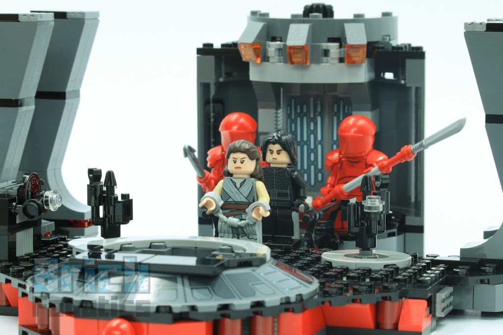 LEGO Star Wars 75216 Snokes Throne Room 12