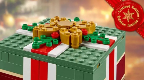 LEGO 40292 Christmas Box featured 800 445