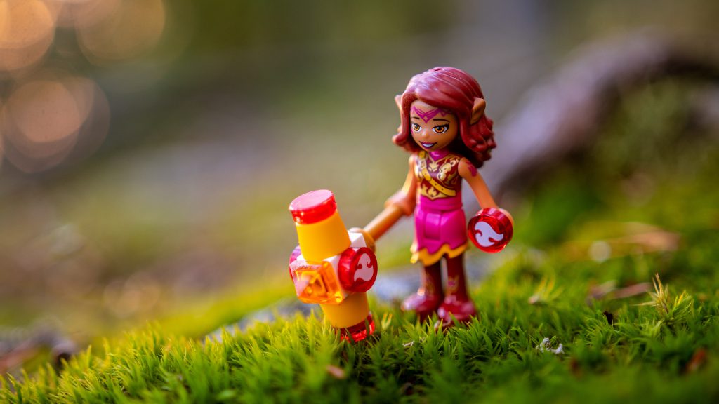 Brick Pic Elves hammer 1024x576