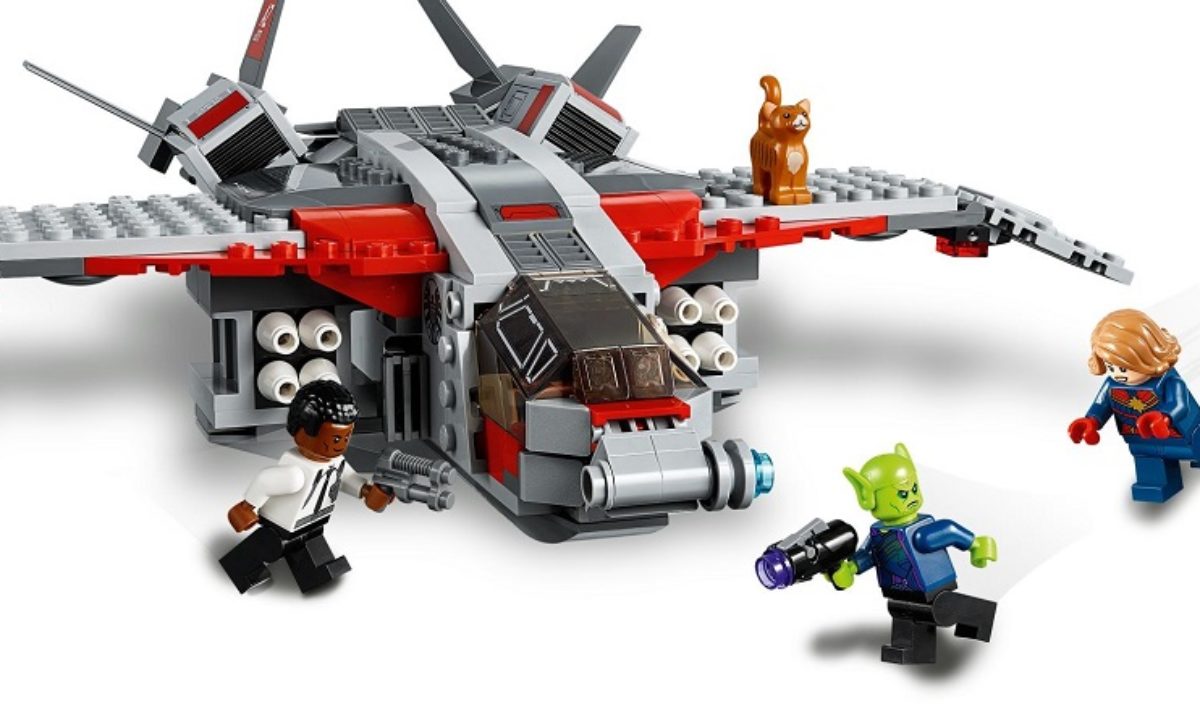 captain marvel and the skrull attack lego set