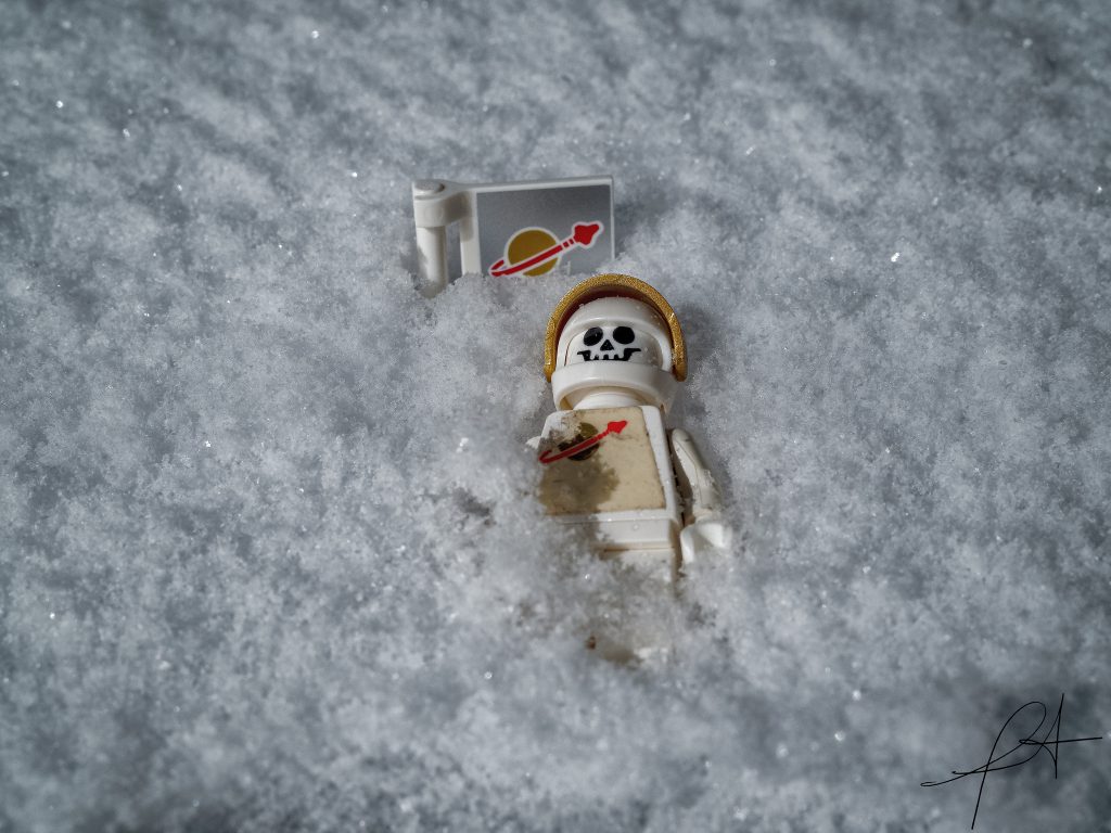Brick Pic snow spaceman 1024x768