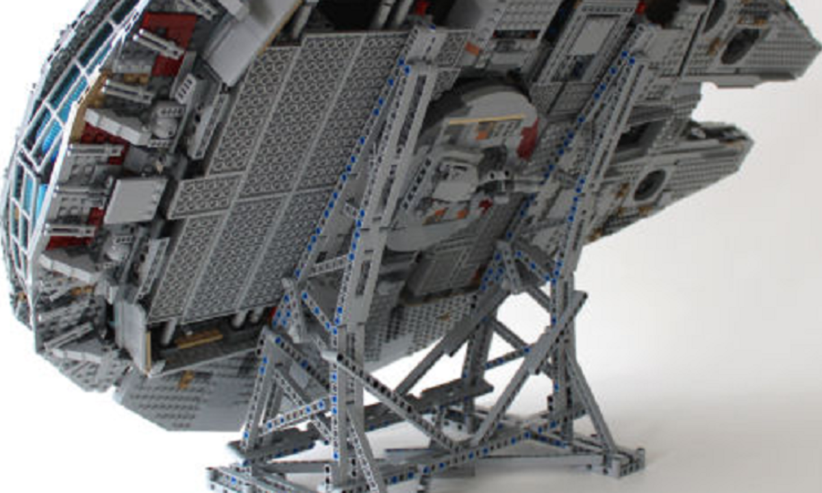 Lego Star Wars Millennium Falcon Buildable Display Stand