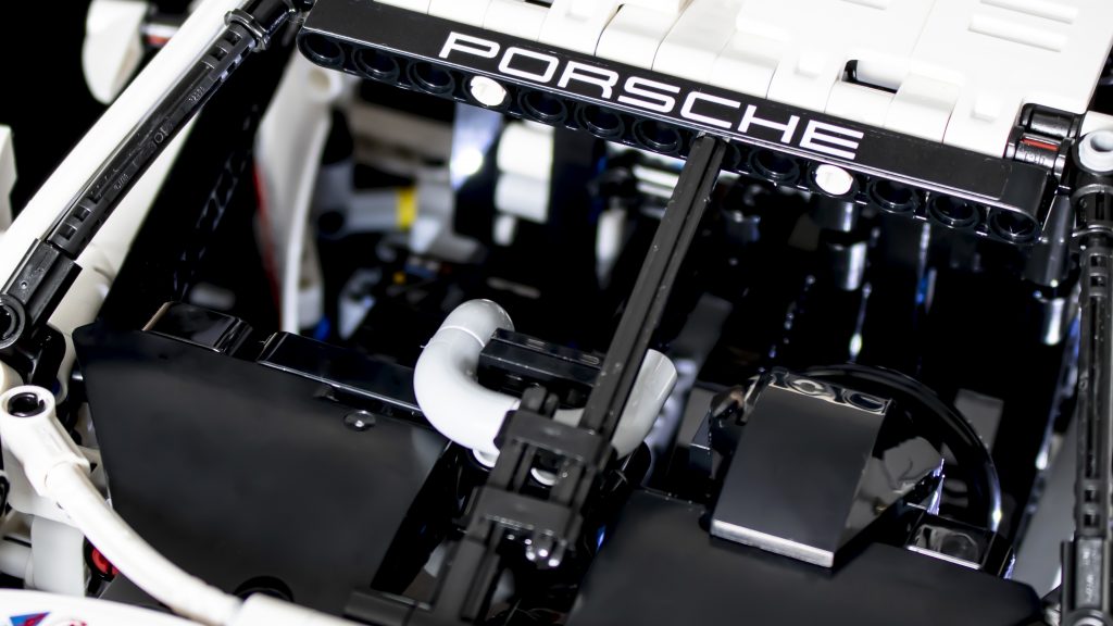 Porsche 911 RSR 42096, Technic