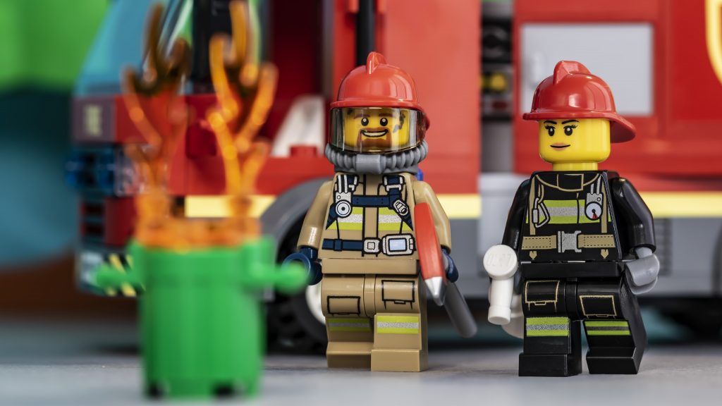 30302 WLM8 LEGO City Fire Burger Bar Fire Rescue 60214 Fire Truck Toy 