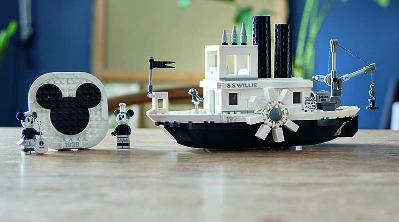 LEGO Ideas 21317 Steamboat Willie ufficiale in primo piano 800 445