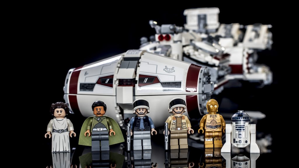 75244 Tantive IV with minifigures