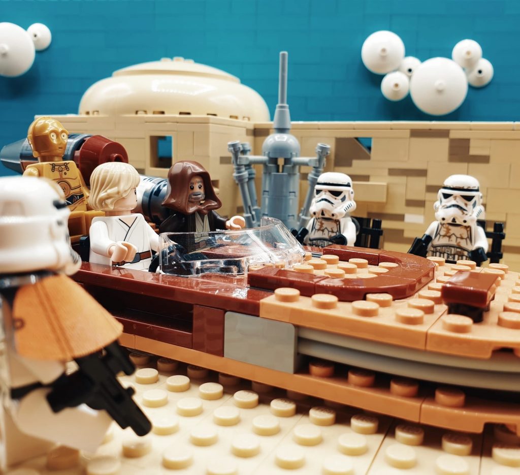 Brick Pic Droids Looking 1024x935