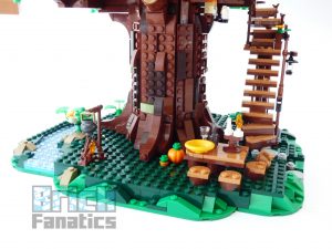 21318 Casa na Árvore