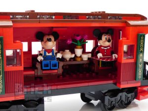 LEGO Disney 71044 Disney Train 35