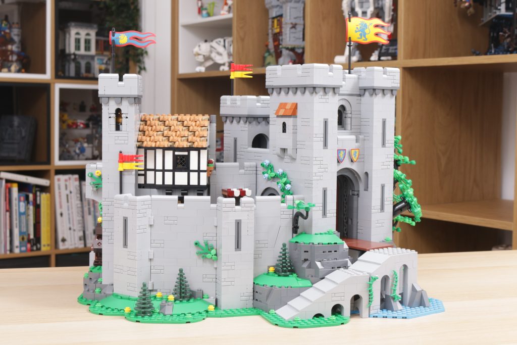 LEGO ICONS 10305 Lion Knights Castle review 2
