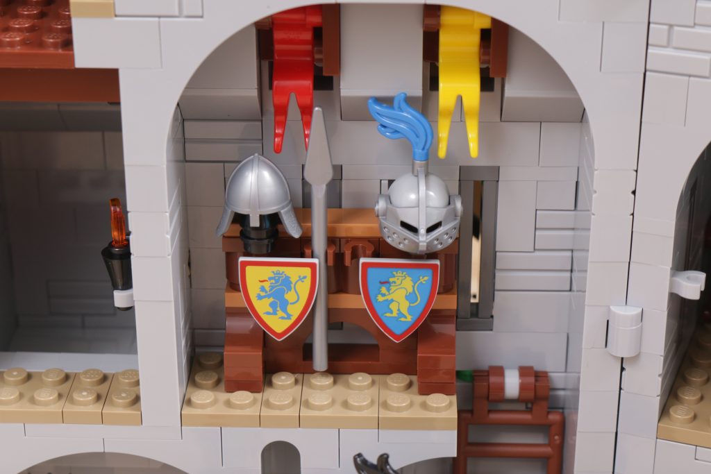 LEGO ICONS 10305 Lion Knights Castle review 27