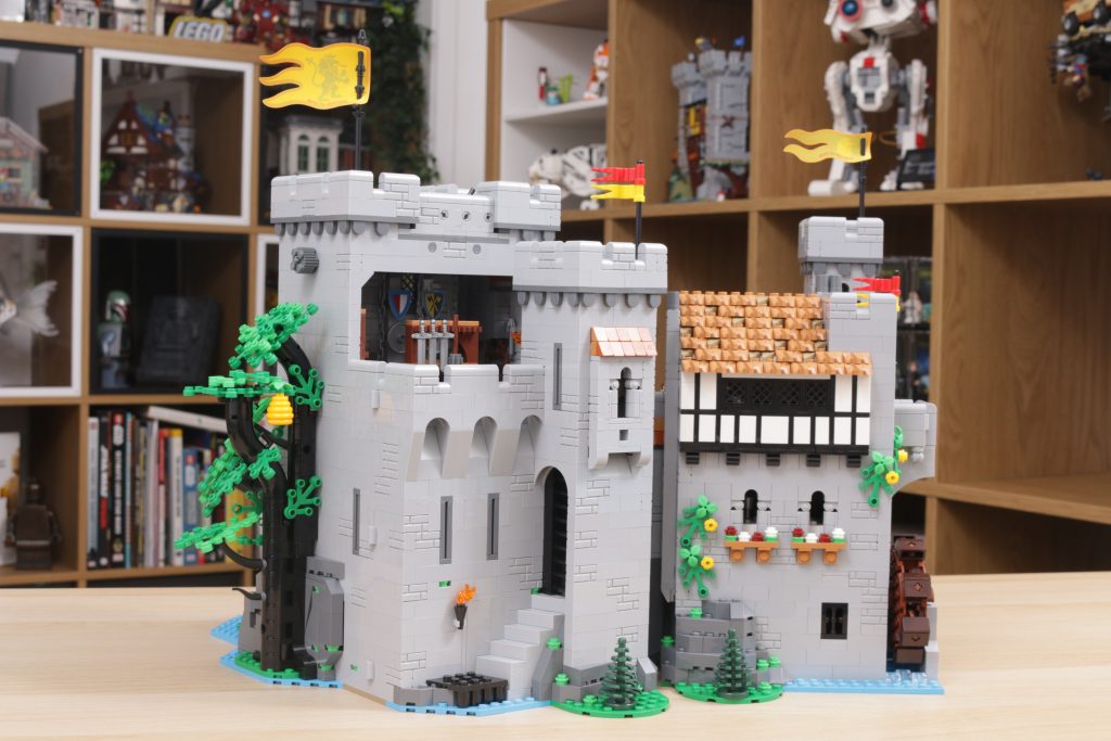 LEGO Castle System 10305 Lion Knights' Castle Speed Build - Brick Builder 