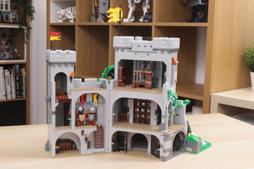 LEGO ICONS 10305 Lion Knights Castle review 50