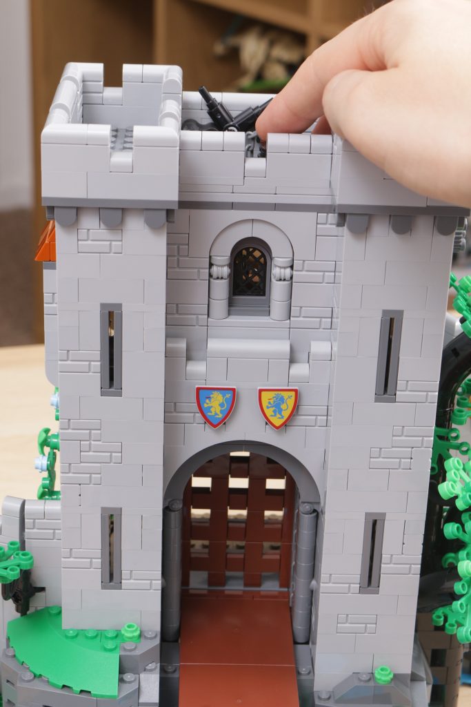 LEGO ICONS 10305 Lion Knights Castle review 64