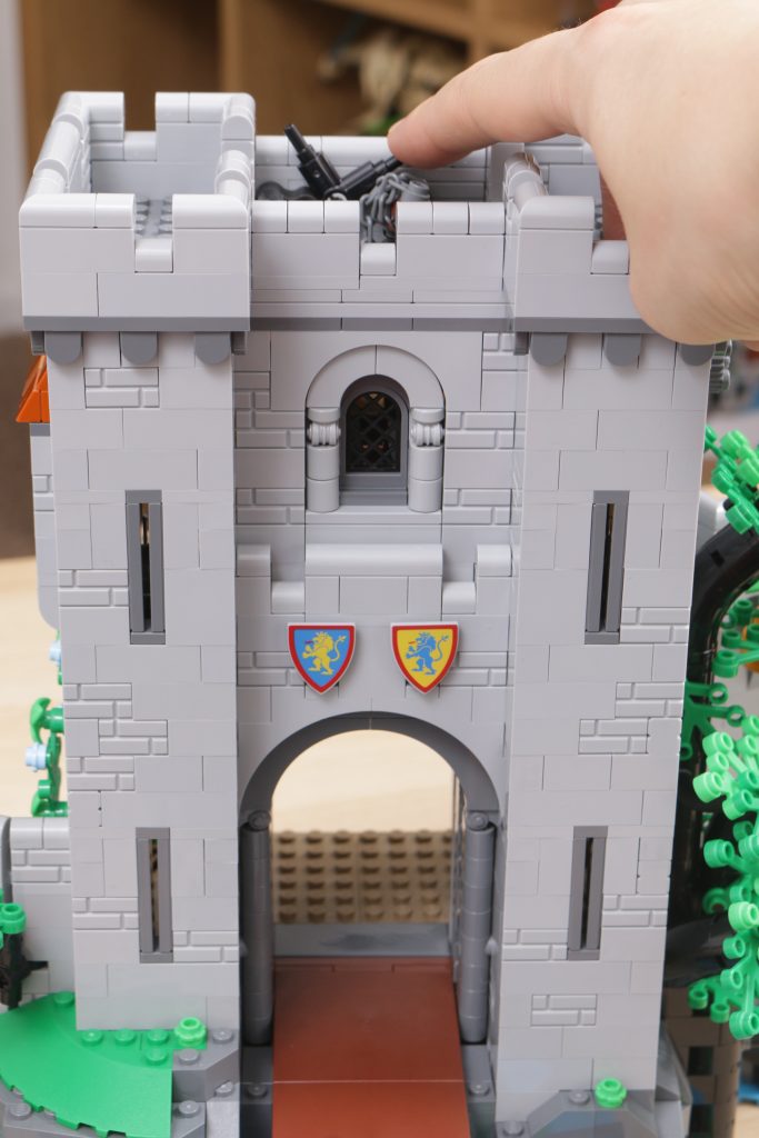 LEGO ICONS 10305 Lion Knights Castle review 67