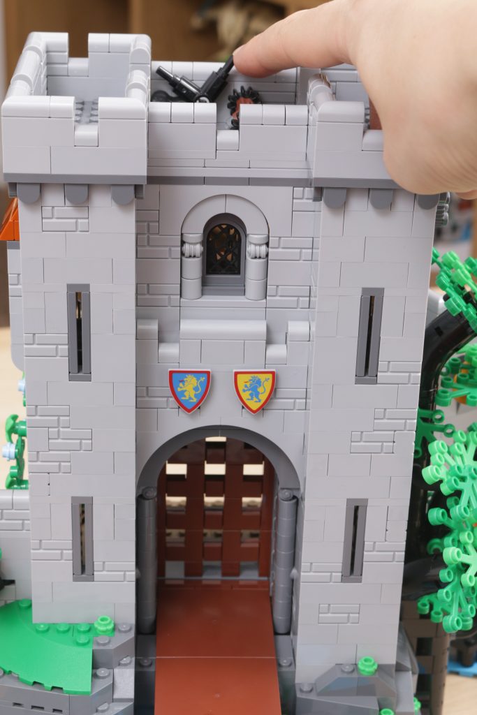 LEGO ICONS 10305 Lion Knights Castle review 68