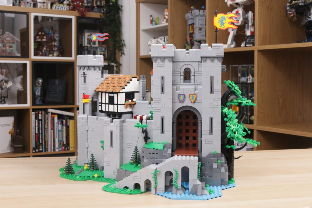 LEGO ICONS 10305 Lion Knights Castle review 7