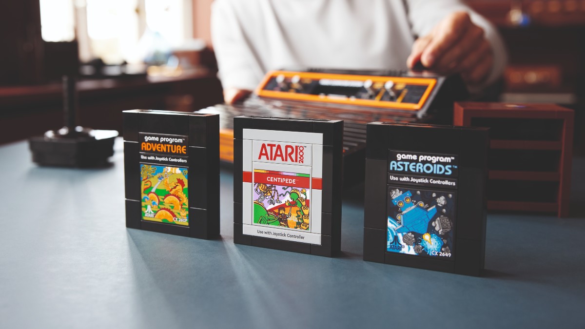LEGO ICONS 10306 Atari 2600 is packed with games