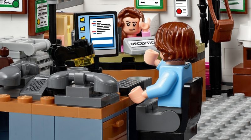 Lego Ideas 21336 The Office Jim Pam တွင် ပါဝင်ခဲ့သည်။