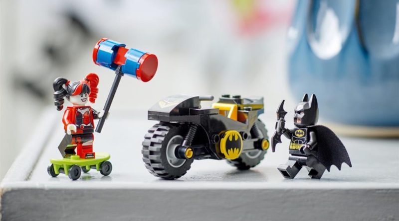 Lego DC 76220 Batman contro lo stile di vita di Harley Quinn in primo piano