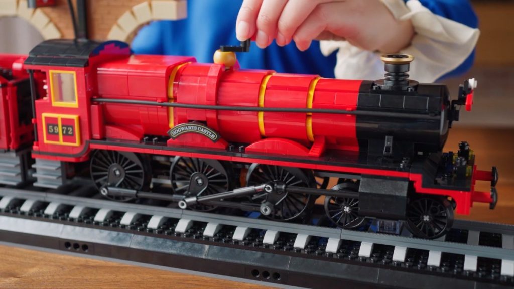 LEGO Harry Potter 76405 Hogwarts Express Collectors Edition lifestyle video featured 1024x576