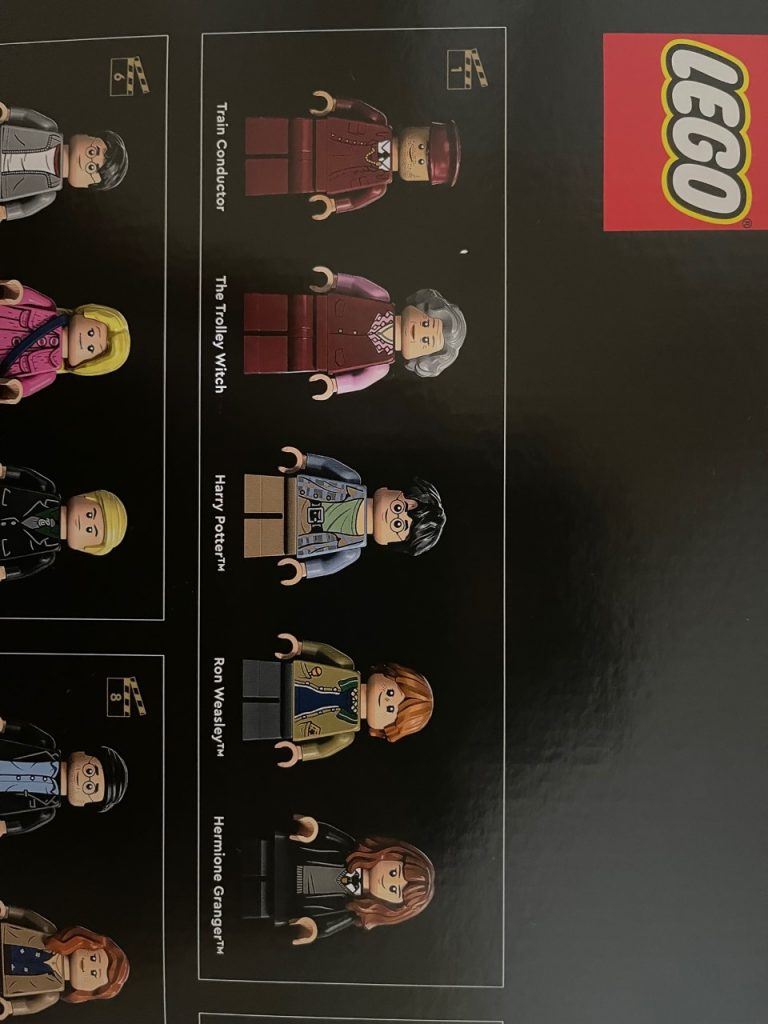 LEGO Harry Potter 76405 Hogwarts Express Collectors Edition minifigures close up 1