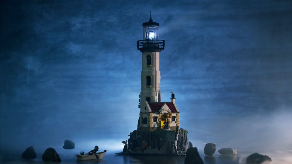 LEGO Ideas 21335 Motorised Lighthouse lifestyle 3 featured