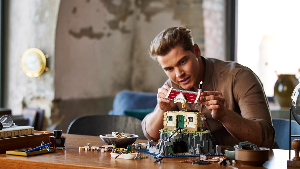 Five Fun Facts About LEGO Ideas 21335 Motorised Lighthouse five-fun-facts-about-lego-ideas-21335-motorised-lighthouse