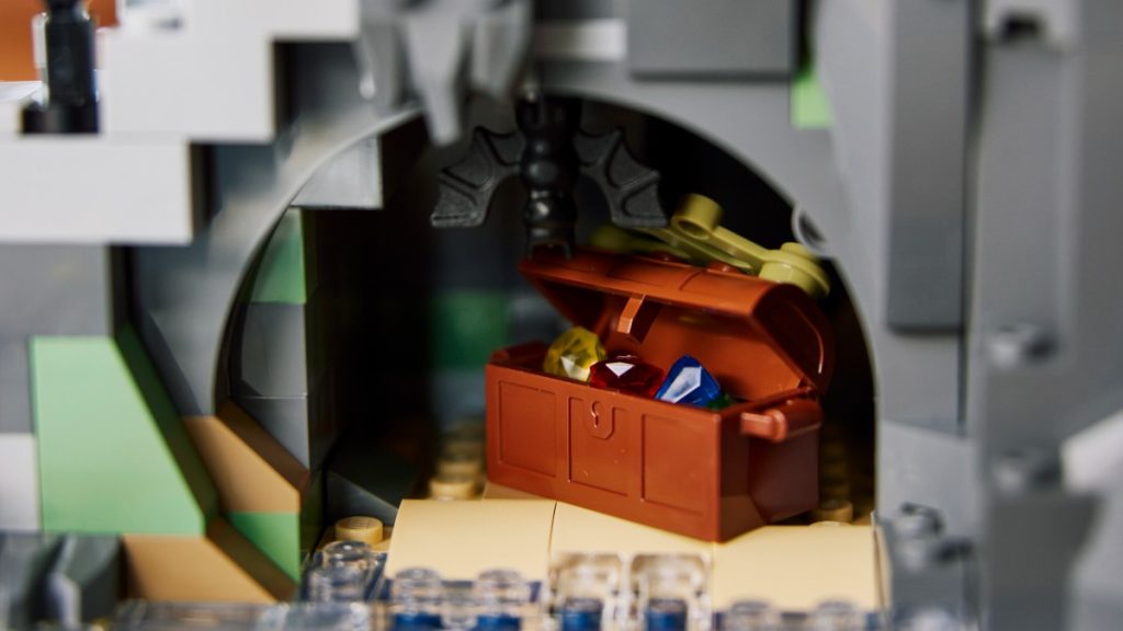 LEGO Ideas 21335 Motorised Lighthouse treasure cave