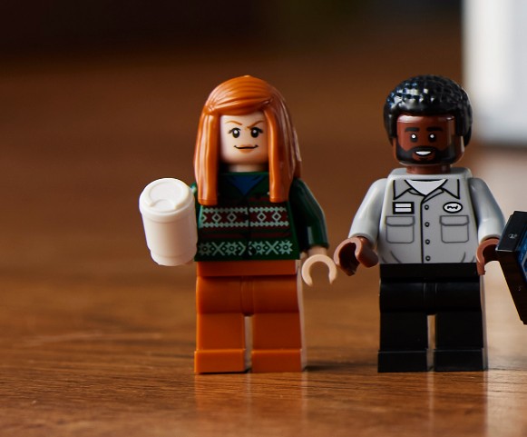 lego 21336 the office meredith