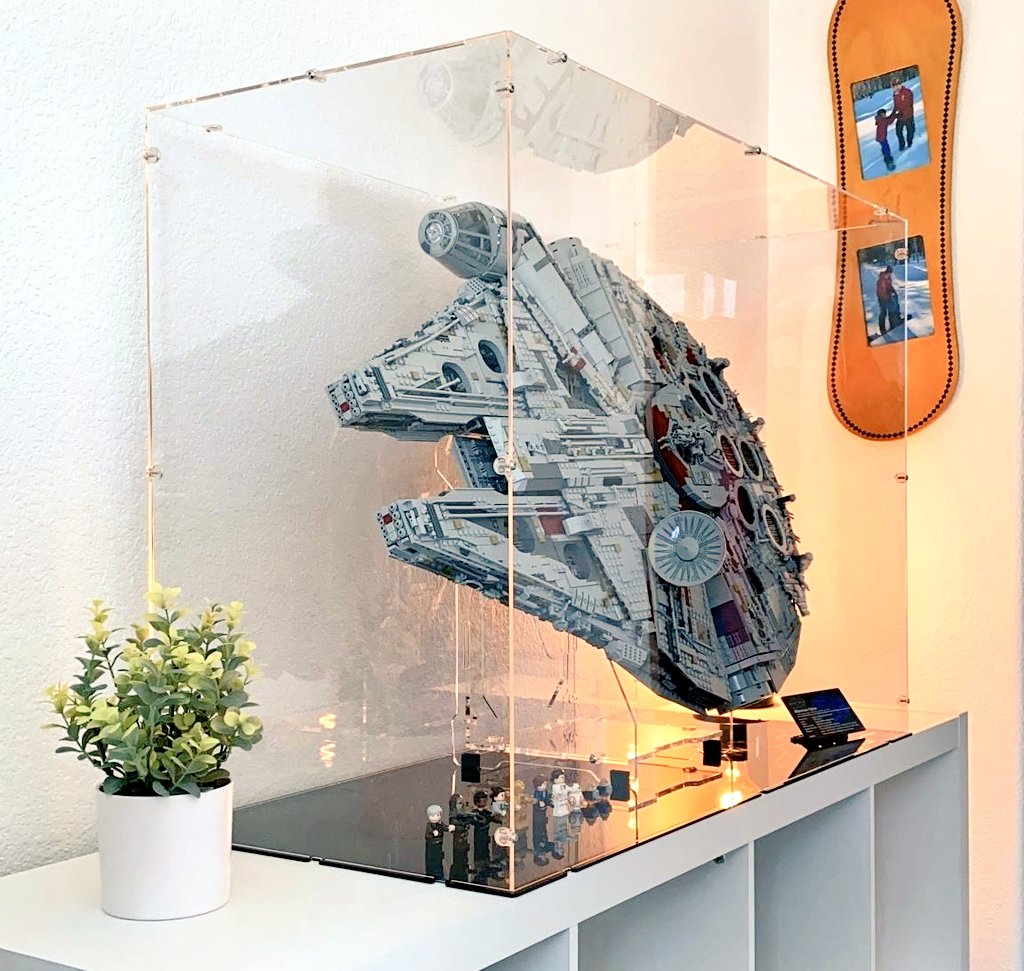 The best displays LEGO Star Wars 75192 Millennium Falcon