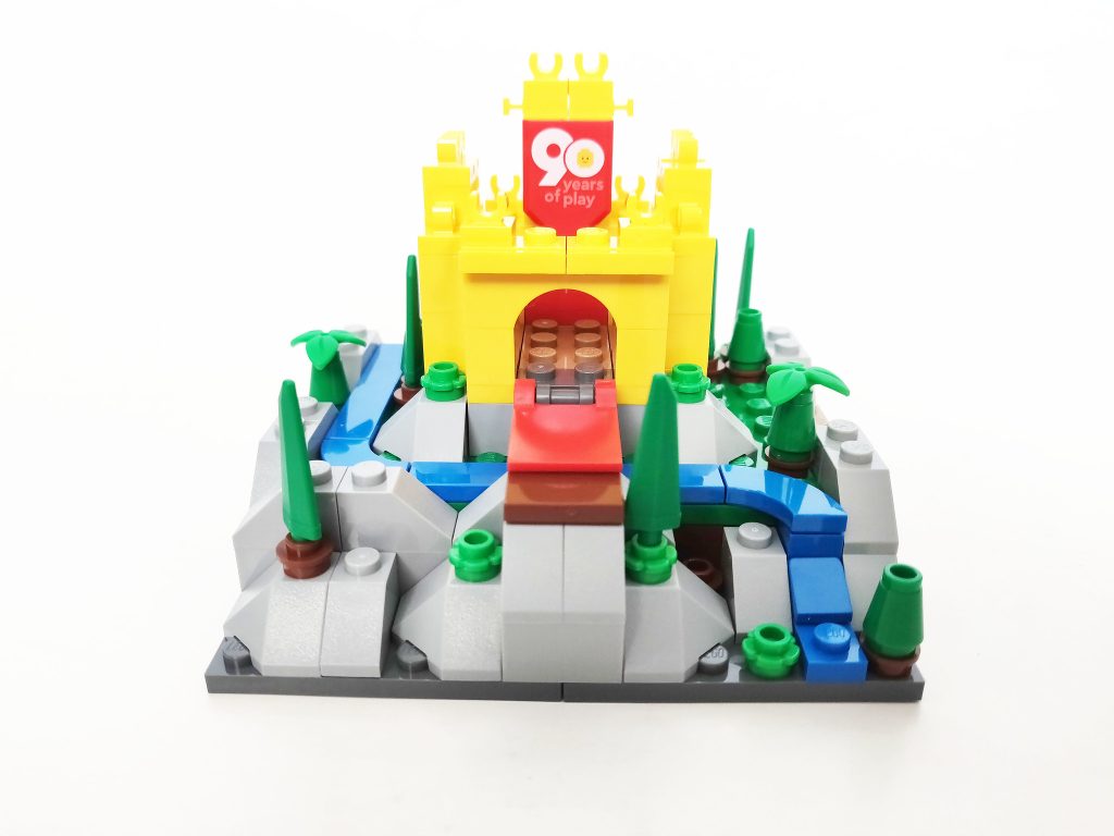 LEGO 6426244 90th Anniversary Mini Castle The Brick Fan 3