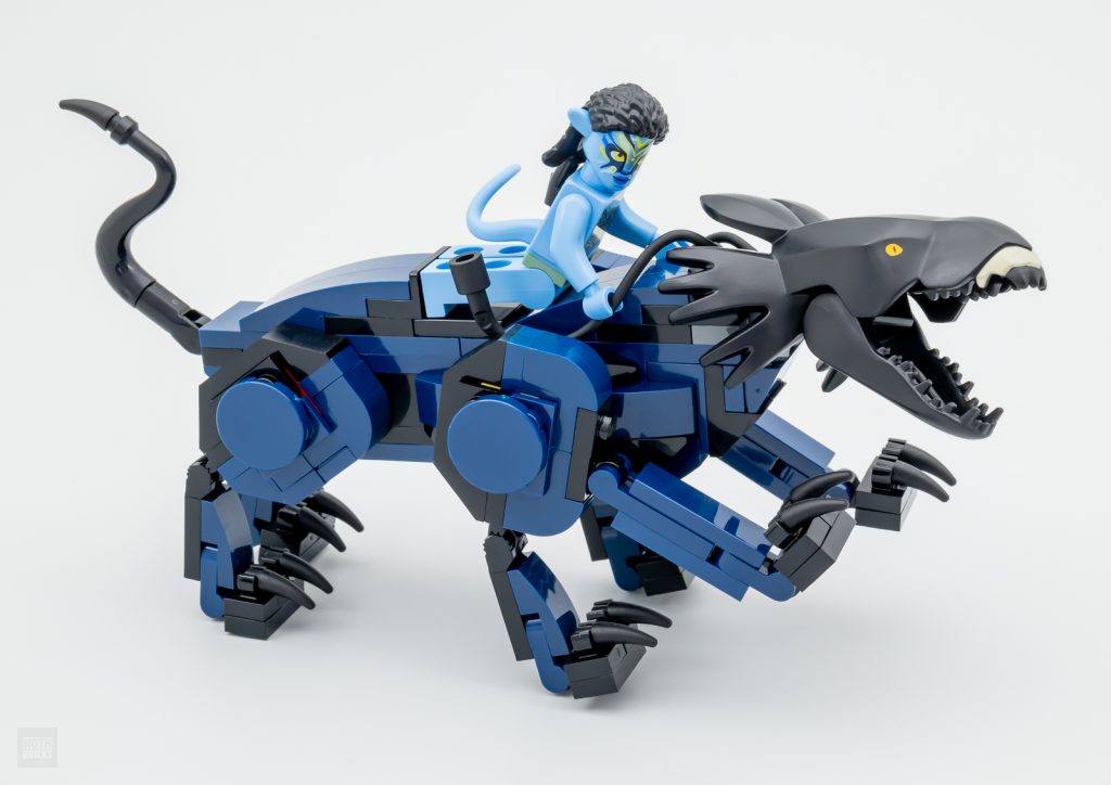 LEGO Avatar 75571 Neytiri Thanator vs. Quaritch Hoth Bricks Critics Review 2 AMP Suit