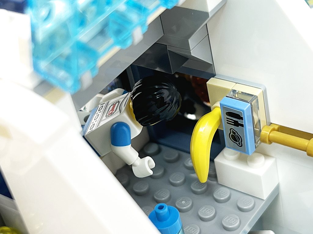 LEGO CITY 60349 Lunar Space Station review 5