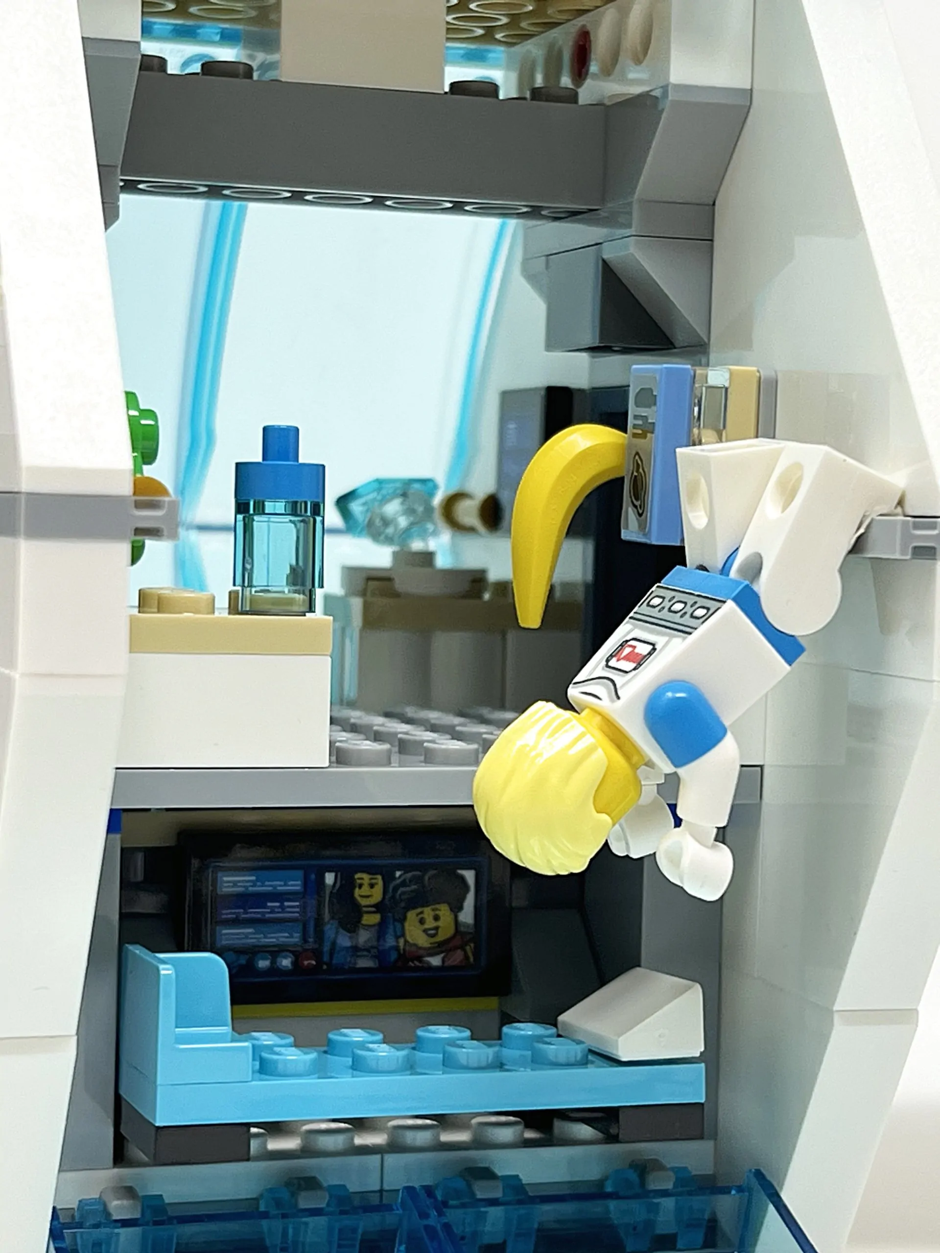 LEGO CITY 60349 Lunar Space Station review: Artemis LEGO?