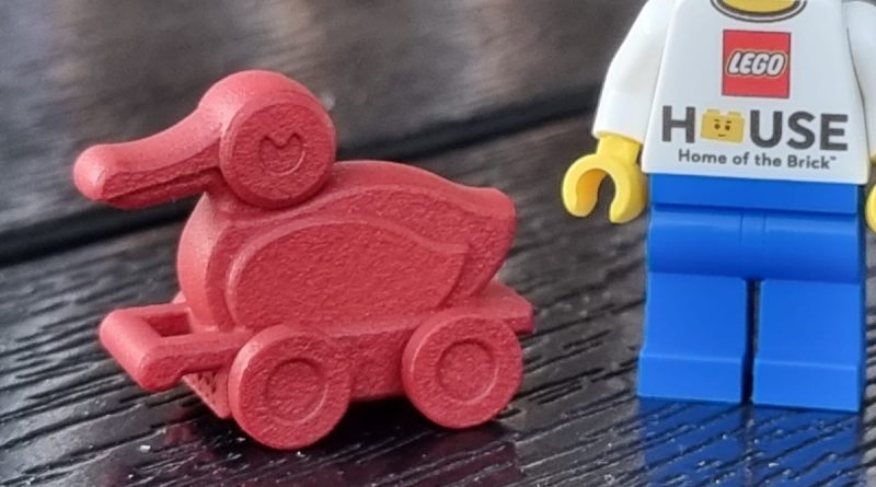 LEGO House 3D ရိုက်နှိပ်ထားသော ဘဲတစ်ကောင်ကို အသားပေးထားသည်။