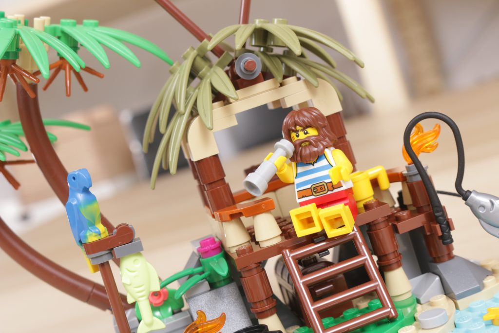 LEGO Ideas 40566 Ray the Castaway gift with purchase review 3
