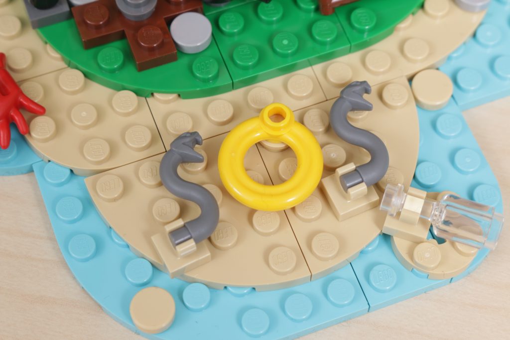 LEGO Ideas 40566 Ray the Castaway gift with purchase review 6