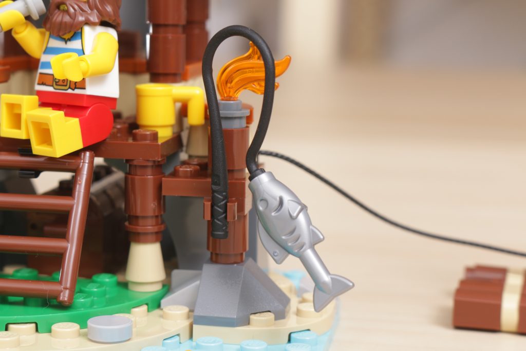 LEGO Ideas 40566 Ray the Castaway gift with purchase review 9