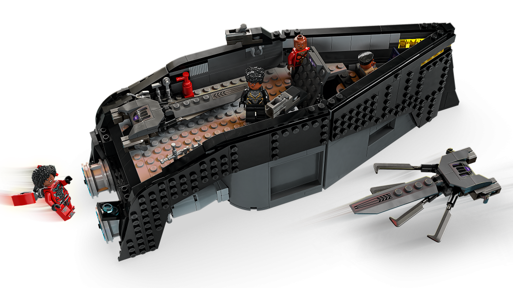 LEGO Marvel 76214 Black Panther War on the Water 3