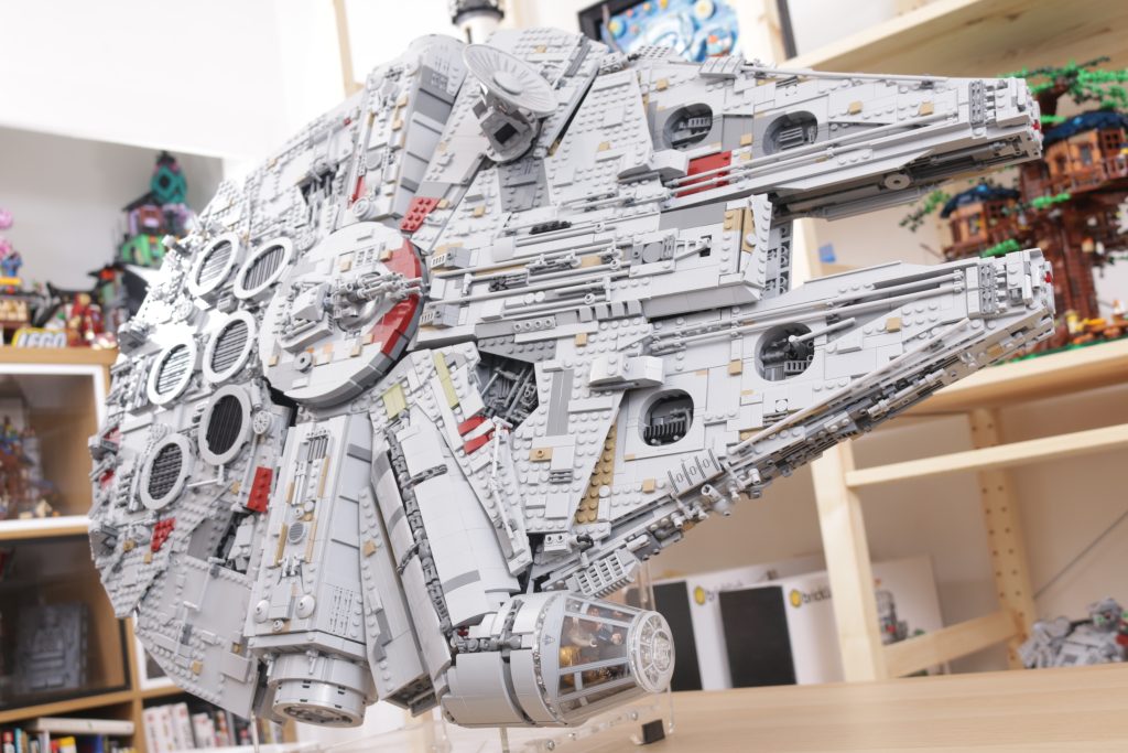 LEGO Star Wars 75192 Millennium Falcon 2022 10