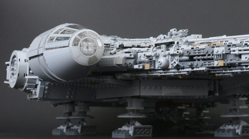LEGO Star Wars 75192 Millennium Falcon Falcon a cinque in primo piano cabina di pilotaggio